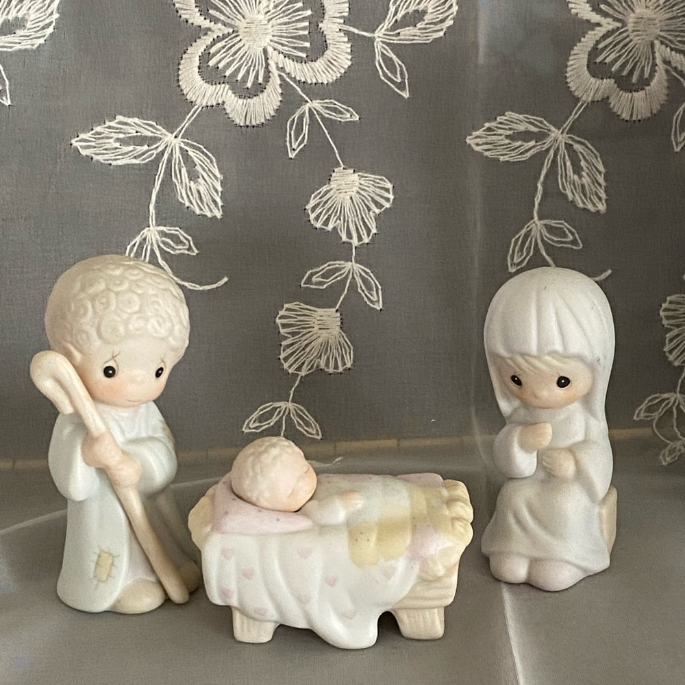 Enesco precious moments nativity. No story book.